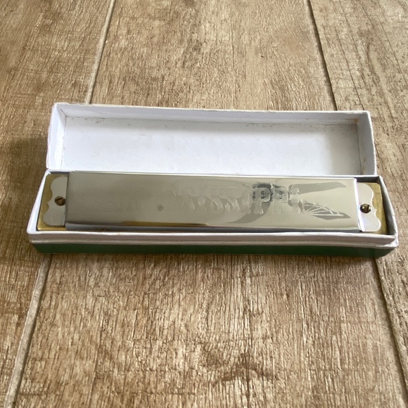 Mississippi Harmonica Co. Harmonica - Picture 4 of 7